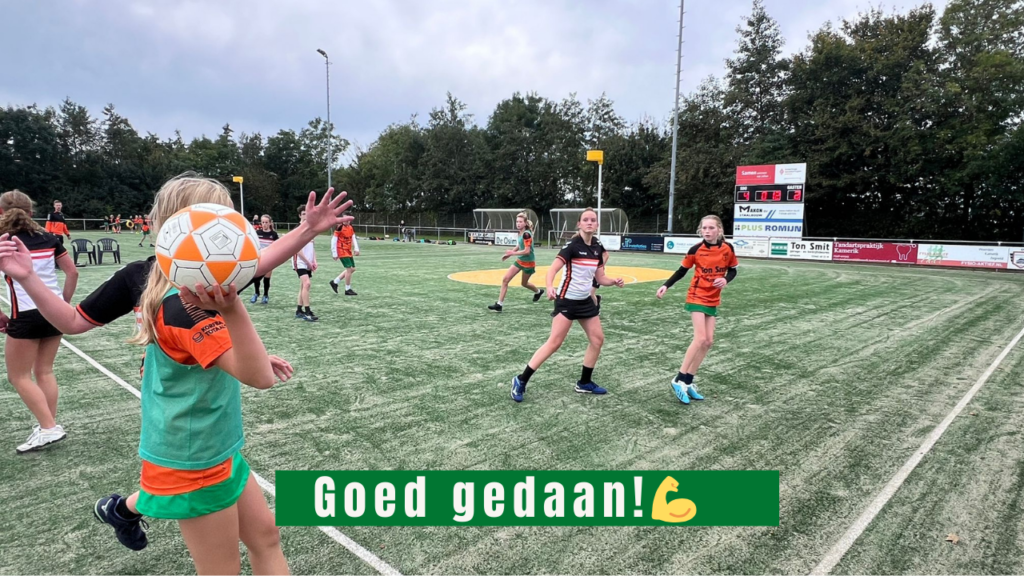 Laatste wedstrijd op het veld
en gewonnen!!!🎉
Super gedaan!💪