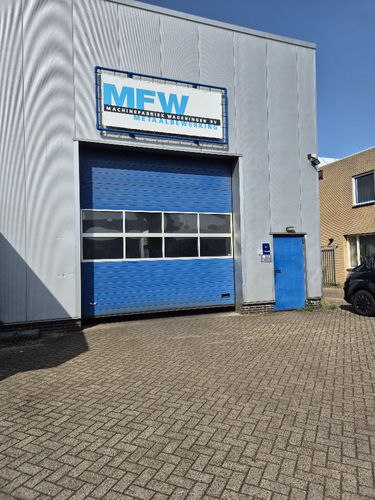 overheaddeur spuiten op locatie